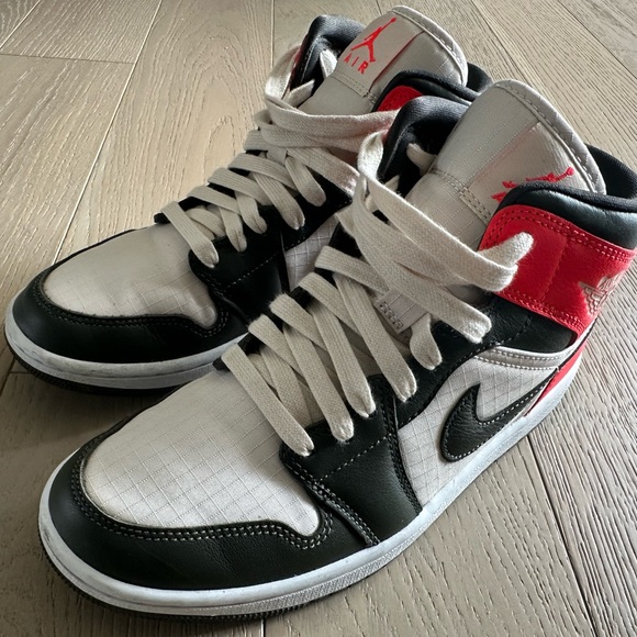 Nike Jordan woman’s size 8 sneakers - Picture 5 of 8